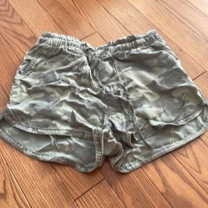 American Eagle AE vacation pull-on camp shorts